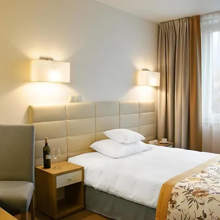 Hotel Petropol 3*