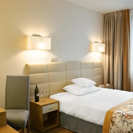 Hotel Petropol 3*